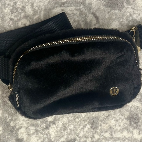 Lululemon Black Furry Shoulder Bag - Picture 2 of 4